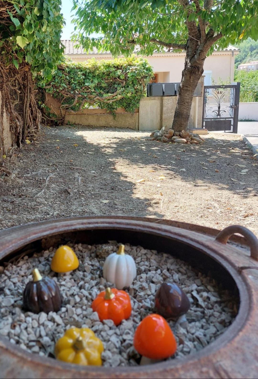 Souvenirs De Provence, Charmant Appartement Neuf 3 Etoiles 디뉴레뱅 외부 사진